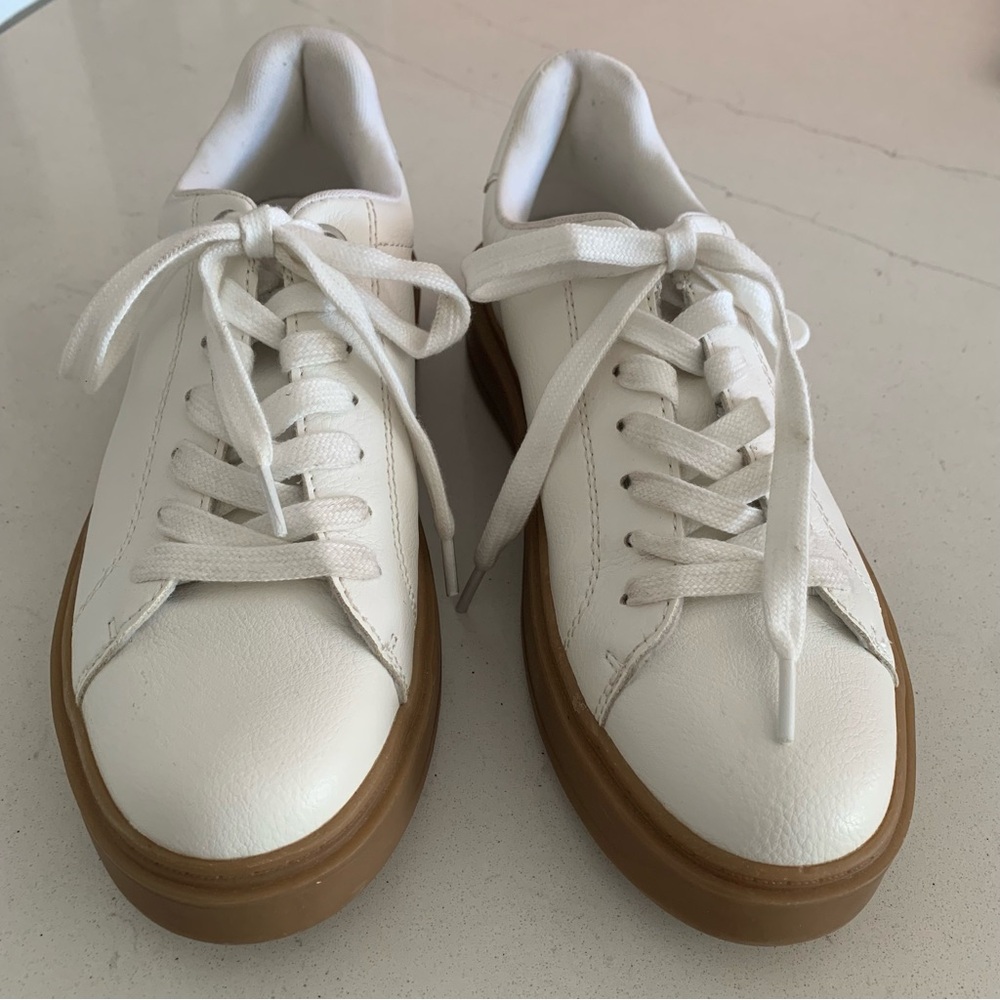 Steve Madden Charlie Streetwear Sneakers. Textured White With Gum Soles Sz 7